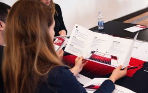 IN HỘP GIẤY ĐỰNG YẾN SÀO 29 Mẫu brochure thịnh hành 2025